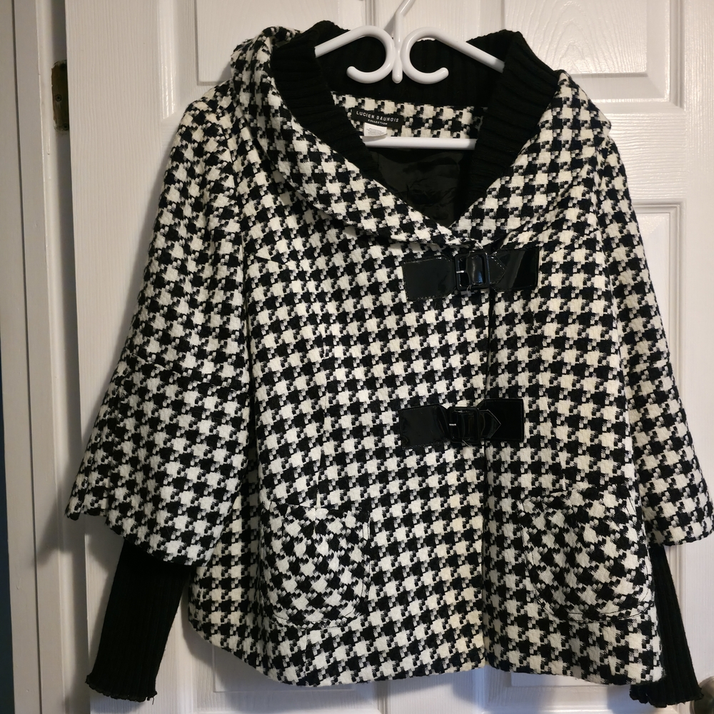 4/$67 Deal! Elegant Black and White Houndstooth Blazer